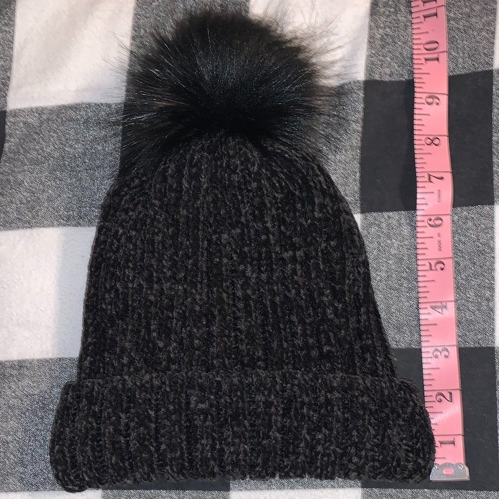Black Winter Knit Pom Hat Beanie - Picture 7 of 8